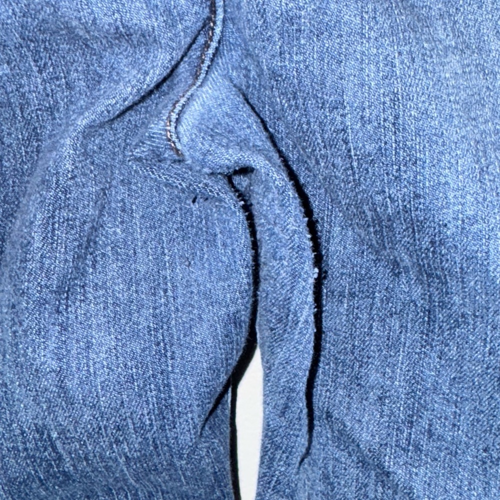 Democracy Blue Denim Cropped Jeans - Picture 8 of 10